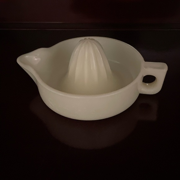 McKee Large Vintage Uranium Yellow Custard Glass Sunkist Juicer Citrus Reamer - Picture 7 of 12